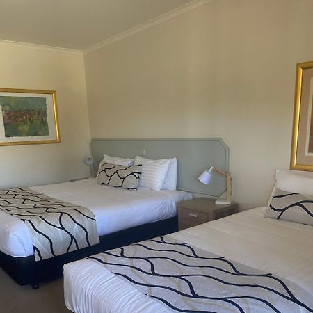 Deniliquin Country Club Motor Inn Esterno foto