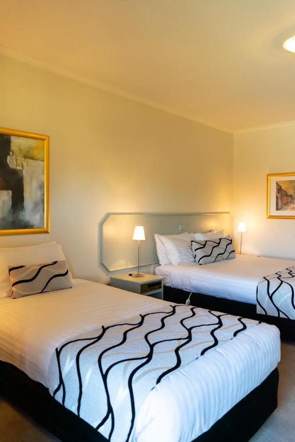 Deniliquin Country Club Motor Inn Esterno foto