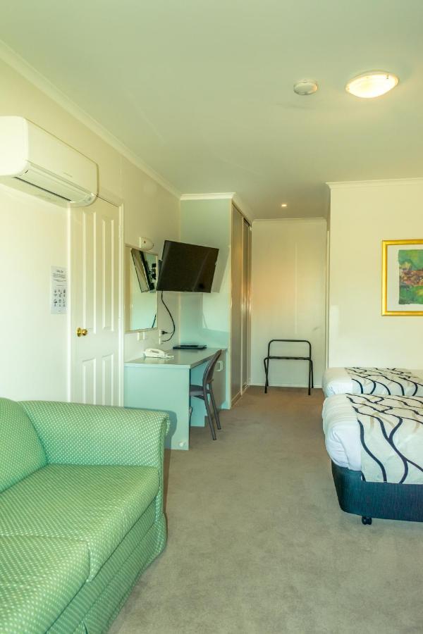 Deniliquin Country Club Motor Inn Esterno foto