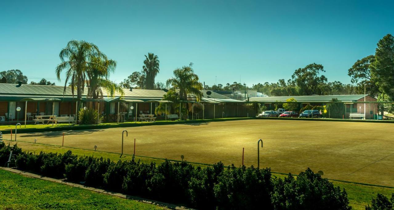 Deniliquin Country Club Motor Inn Esterno foto