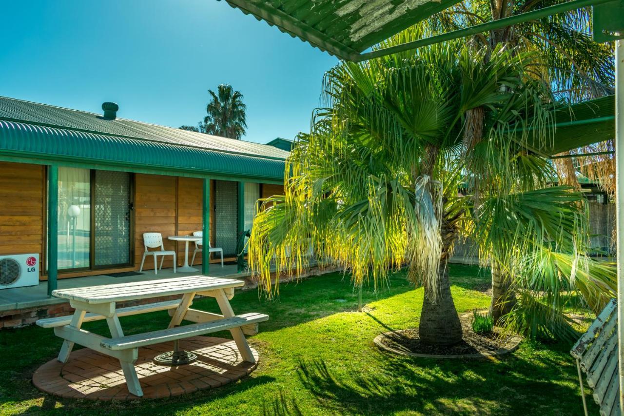 Deniliquin Country Club Motor Inn Esterno foto