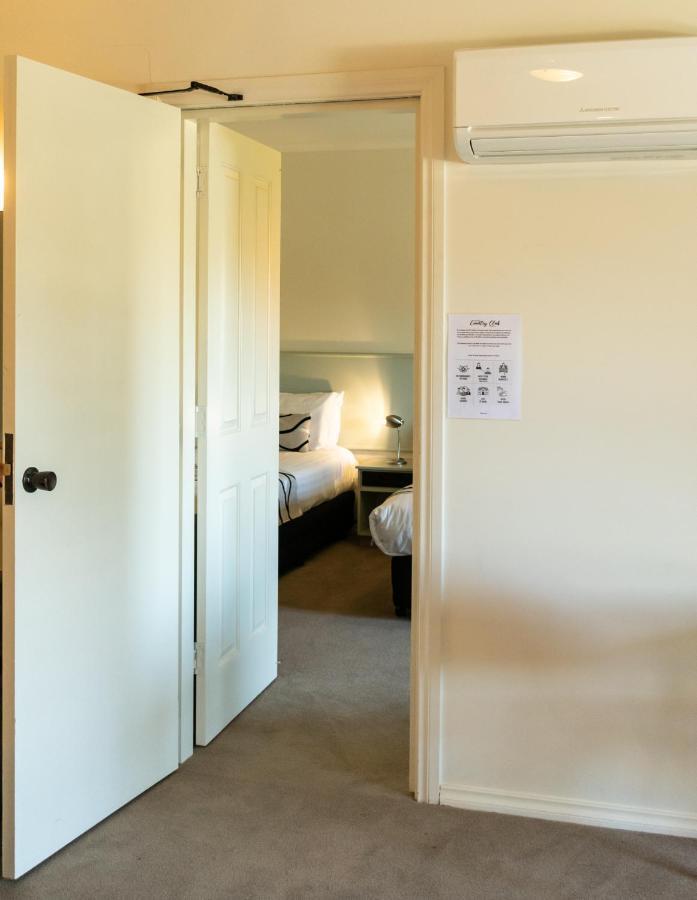 Deniliquin Country Club Motor Inn Esterno foto
