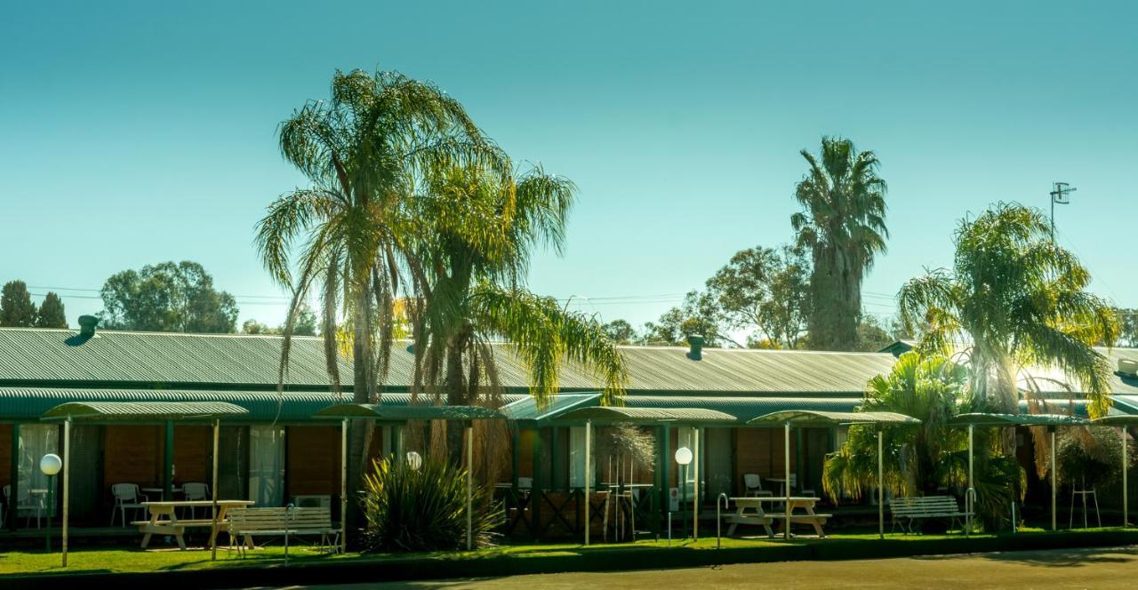Deniliquin Country Club Motor Inn Esterno foto