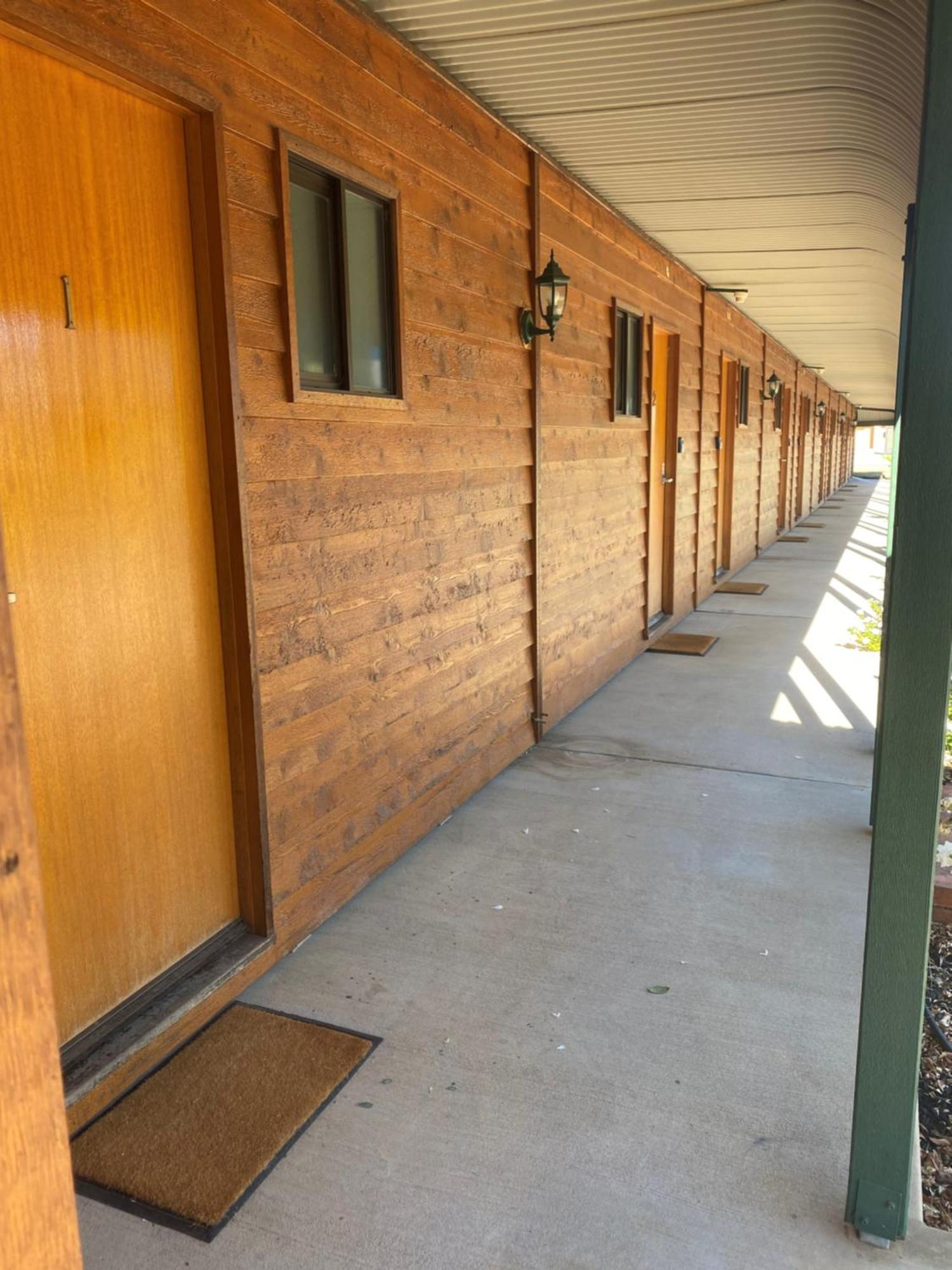Deniliquin Country Club Motor Inn Esterno foto