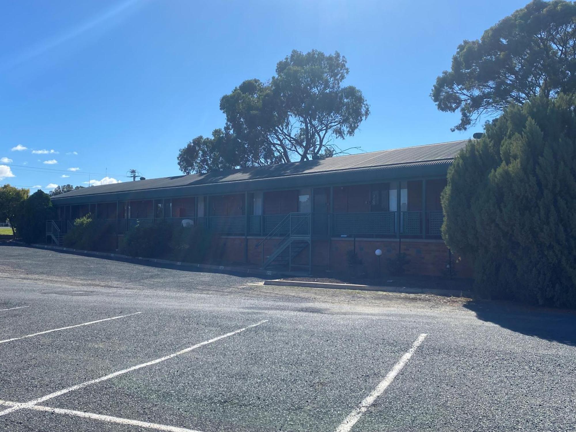 Deniliquin Country Club Motor Inn Esterno foto